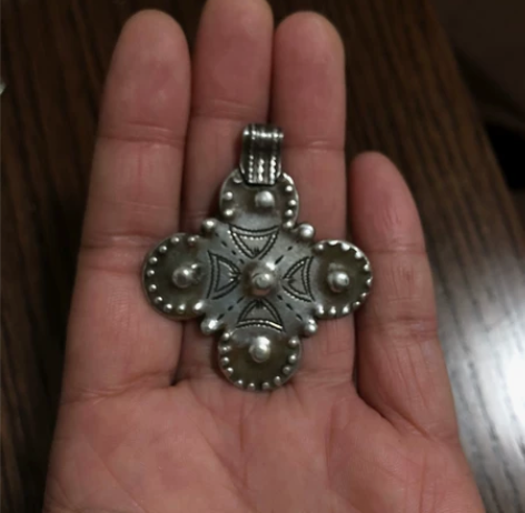 《撒哈拉的故事》 三毛  此款 老银 吊坠...