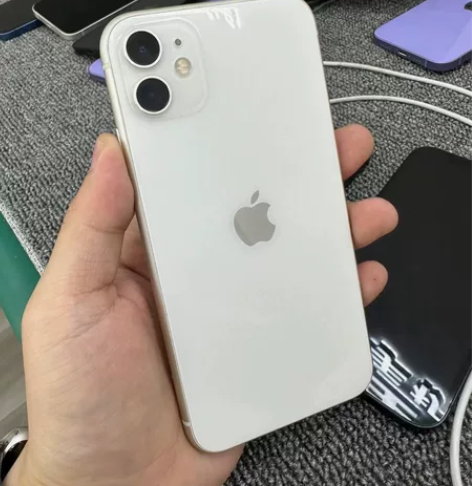 苹果11，128G国行完美靓， 免费更换一...