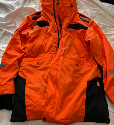 以纯非常好的羽绒外套，双层帽子，没有穿超过...