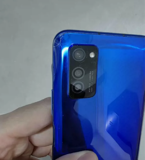 出售一部使用两年多荣耀V30，6+128g...