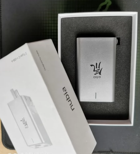 努比亚65W氮化镓三口充电头（不带线），支...
