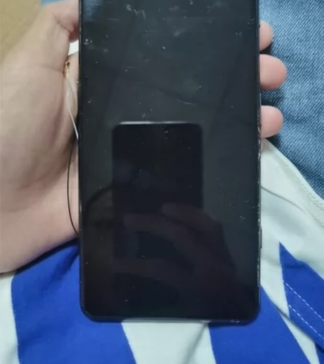 黑鲨4s除了没主板屏幕有点划痕低价出售,个...