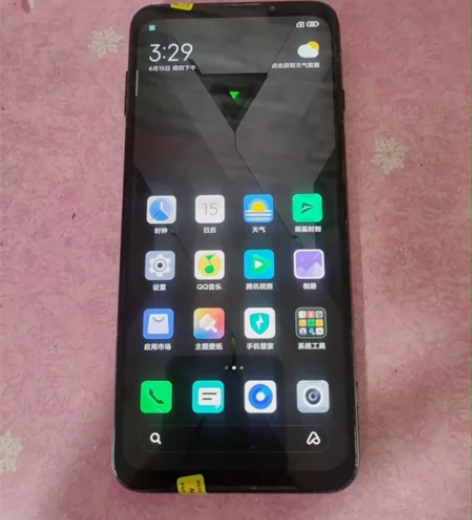 黑鲨游戏手机3,运行8G内存128G后面相...