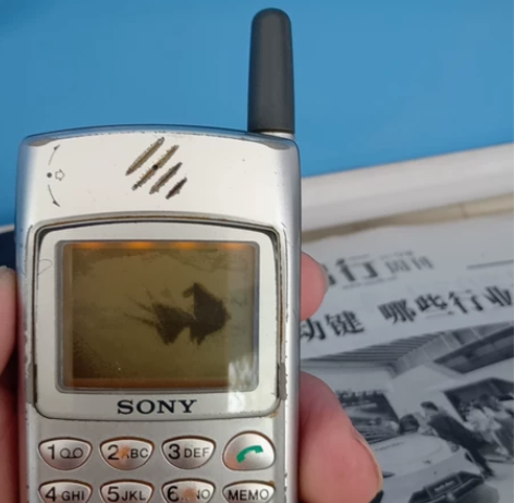 索尼Z28经典老款手机   功能正常打接，...