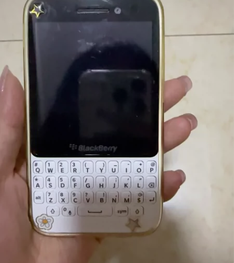 黑莓手机（记不清型号了） 使用一切正常，且...