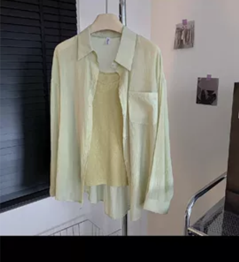 绿色防晒衬衫一套转卖，比较百搭，搭黑色短裤...
