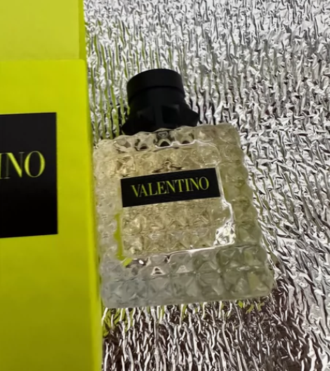 华伦天奴罗马女士铆钉白日玫瑰香水 恬恋玫瑰...