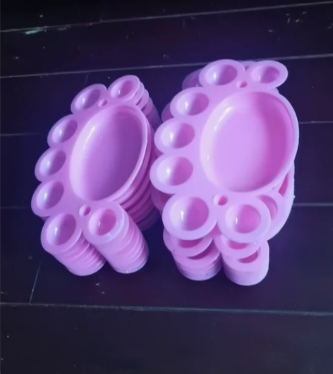 16个二手调色板，没用几次，没有损坏，5元...