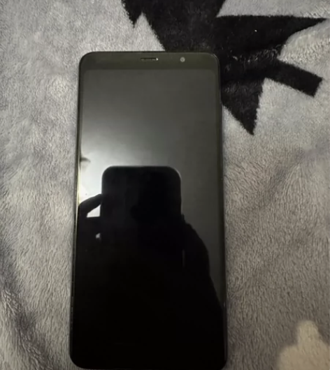 海信F26手机，可以正常使用。型号HLTE200T，无拆修和...