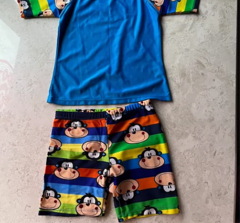 男童泳装泳衣泳帽套装，标的是125/56码...