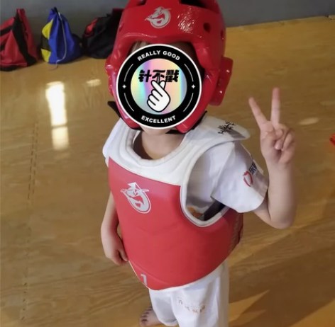 跆拳道护具,最小号1号,穿小了,转手~回家...