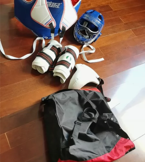跆拳道护具全套，赠送背包。3#，适合140...