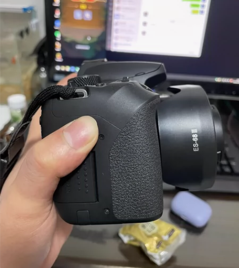 自用佳能850D，没有使用几次，几乎全新，...