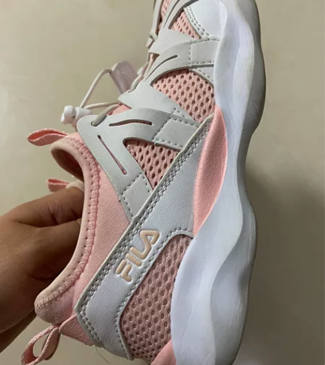 斐乐专柜正品，女童34码运动鞋，整体还是比...