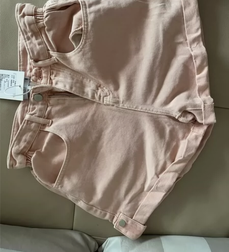 夏季短裤，全新的没穿过，有吊牌。 感兴趣的...