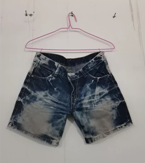 女士蓝色扎染牛仔短裤纯棉面料，腰围84，裤...