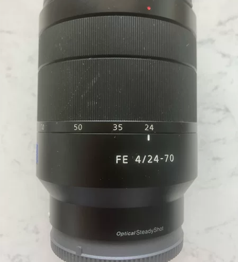 索尼微单FE24-70F4标准蔡司镜头 拿...