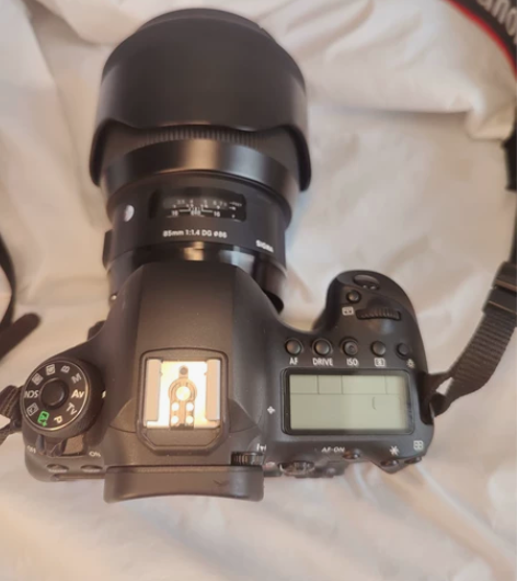 佳能6d2全画幅单反,外观成色很好,内部干...