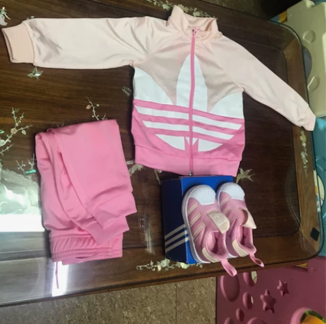 阿迪达斯三叶草幼童套装  adidas三叶...