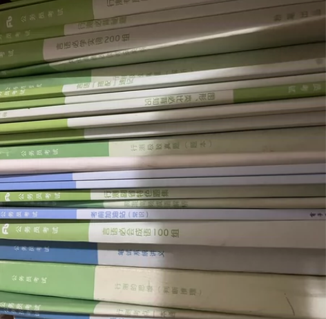 粉笔公务员考试行测、申论、面试书，一本5-...