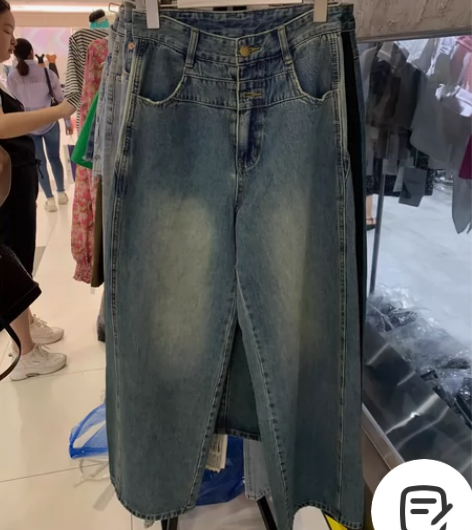 牛仔裤 感兴趣的话点“我想要”和我私聊吧～