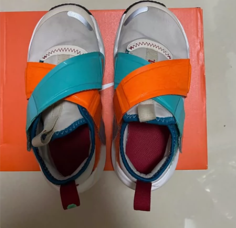 耐克儿童运动鞋 11c，28码，鞋子布面的...