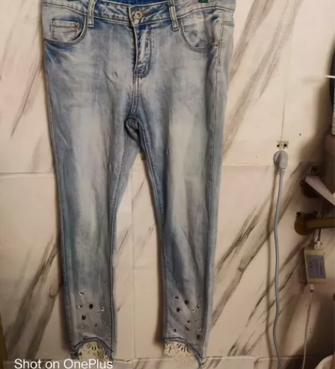 女生夏季薄款浅色牛仔裤 28码腰围78裤长...