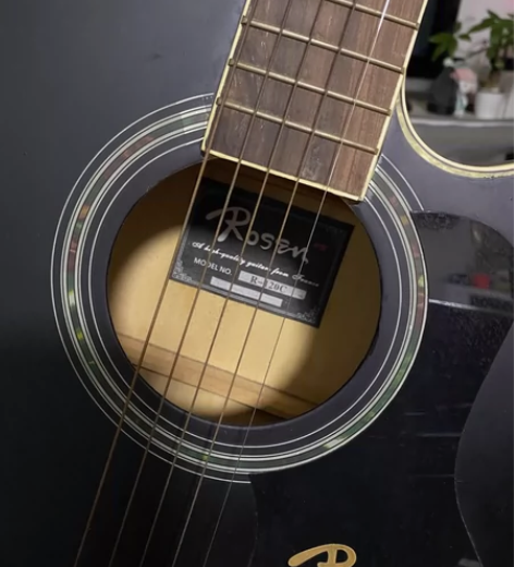 卢森吉它 型号:R-120C 琴弦断了,需...