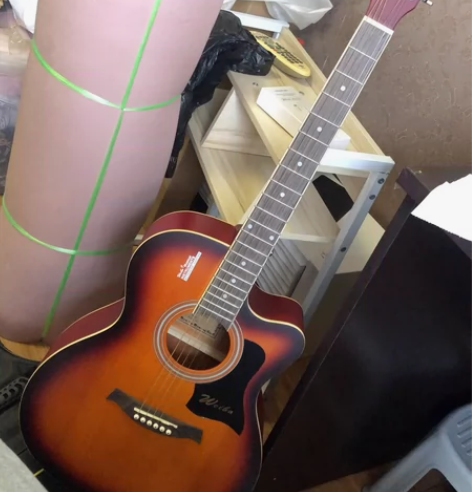 买来想学，但是最后也没学，不会弹所以没用过...