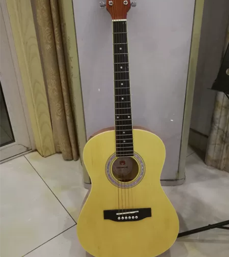 小熊吉他，36寸，苏州商场小熊分店购置。家...