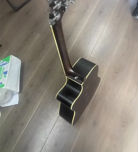 吉他，我也不懂，一直闲置，新旧如图，懂得来...