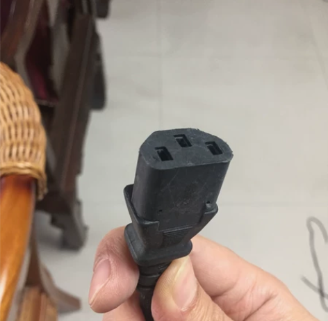 电脑电饭煲电水壶电源线稳定，没有坏口，电饭...