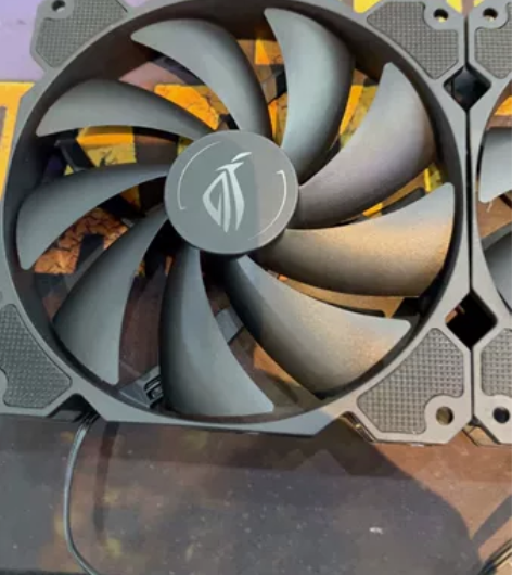 ROG玩家国度 太阳神机箱 出厂原装风扇1...