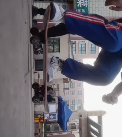 版面是假板 轮轴是dbh的轮子也是正品 桥...