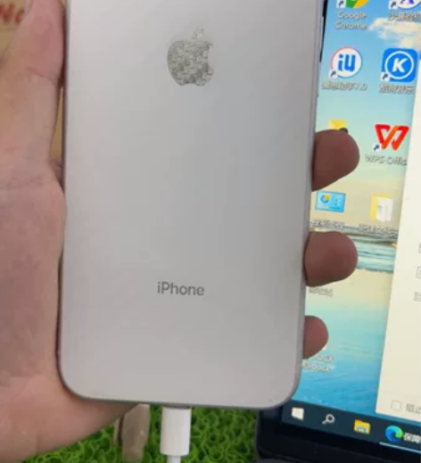 苹果xr，美版无锁64g，无面容，换的原装...