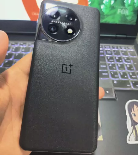 一加11,16+256,黑色。手机碎屏保用...