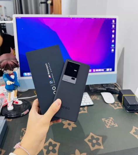 vivo IQOO11 12+256 成色...