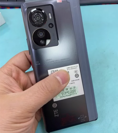 中兴a40pro 8+256黑色全新机 特...