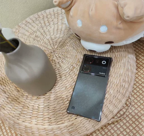 努比亚z50ultra，“圆滑当道的方正代...