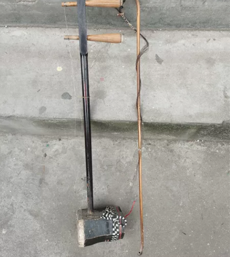 以前买的二胡放的时间长不用了,便宜卖了,苏...