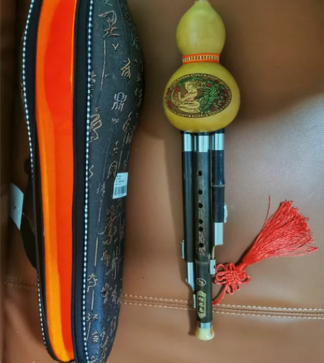 在京东购买的相思鸟品牌葫芦丝乐器，三音降b...