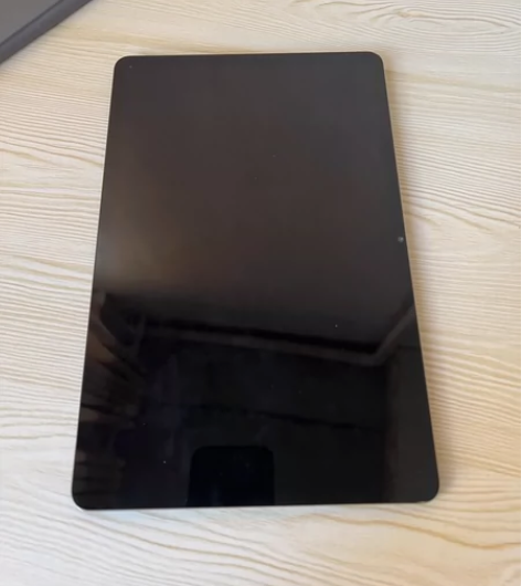 荣耀平板 V8Pro12.1。平板四周有几...