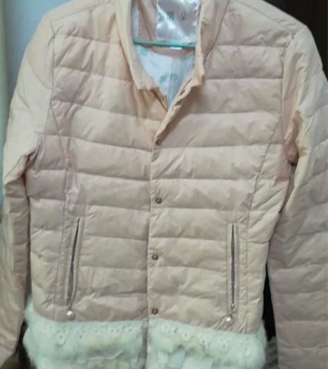 简朵羽绒服S码，清理衣柜便宜出，自带还有一...