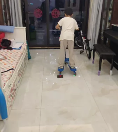 米奇剪刀车滑板车，带手刹，更安全，闲置，功...