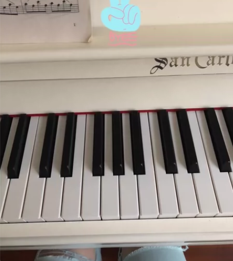 钢琴弹奏。 感兴趣的话点“我想要”和我私聊...