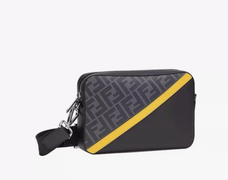 出芬迪男士单肩包全新有防尘袋 感兴趣的话点...