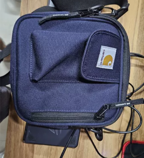 卡哈特小方包 只用了一次太小了故出闲置几乎...