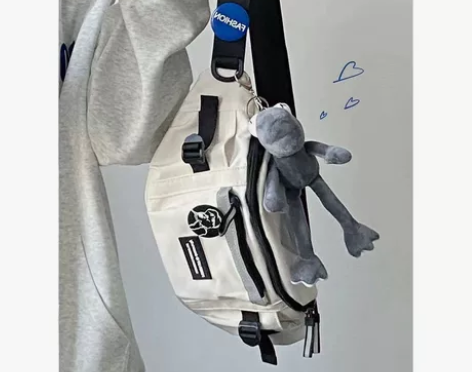 新款胸包男日系原宿工装风运动斜跨包韩国百搭...