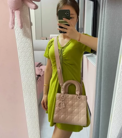 戴妃包包，肉粉色，可斜挎手提，用过两次，当...