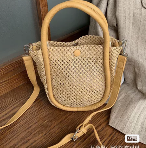 编织小包轻便，内搭小内胆零钱包，皮质摸着软...